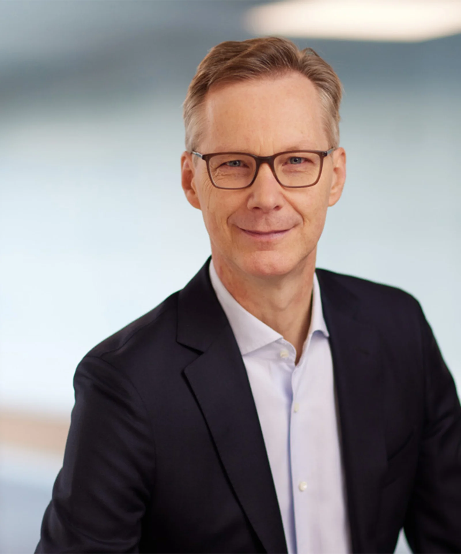 Professional portrait of Jochen Rütz, Member of the Administrative Board, in a modern office setting