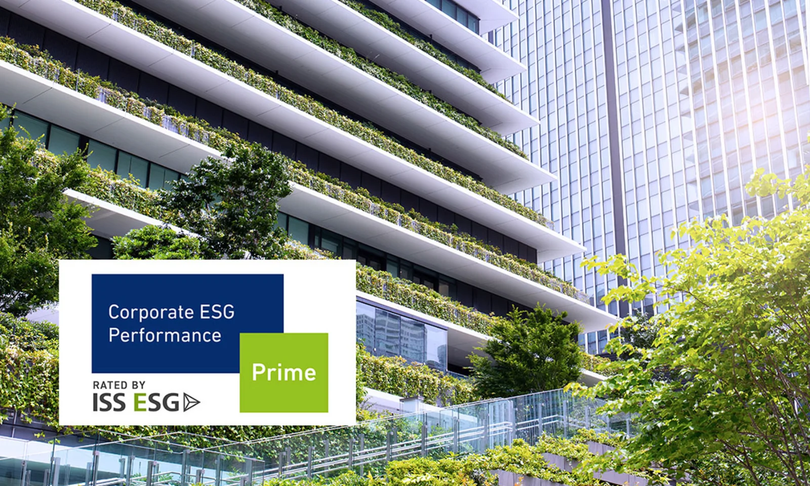 Green building facade with corporate ESG performance recognition badge